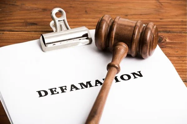 הוצאת דיבה בעבודה